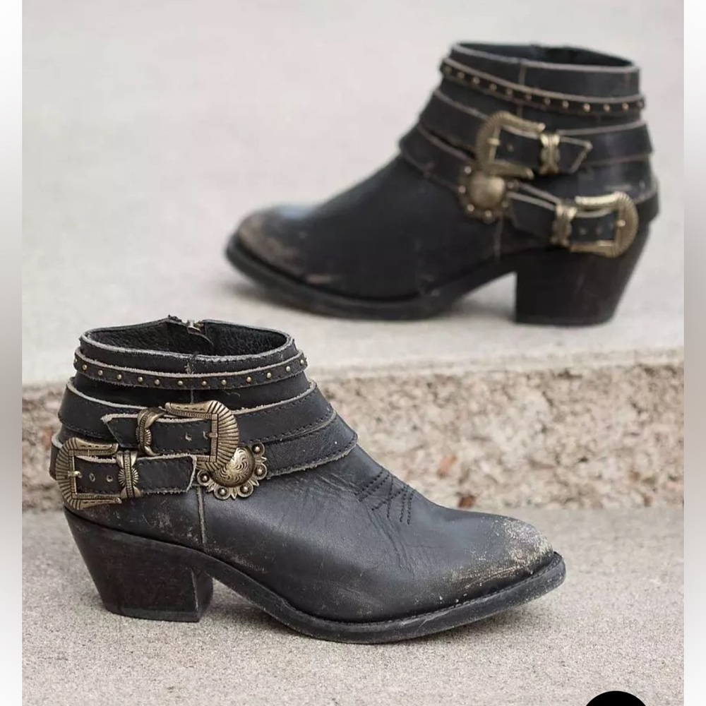 Corral Circle G Shortie Booties Distressed Harness Buckle Ankle Boots